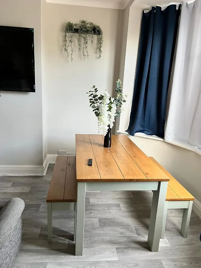 Kim Family Holiday Get-Away 4 Bedrooms 2 Baths Blackpool Holiday home