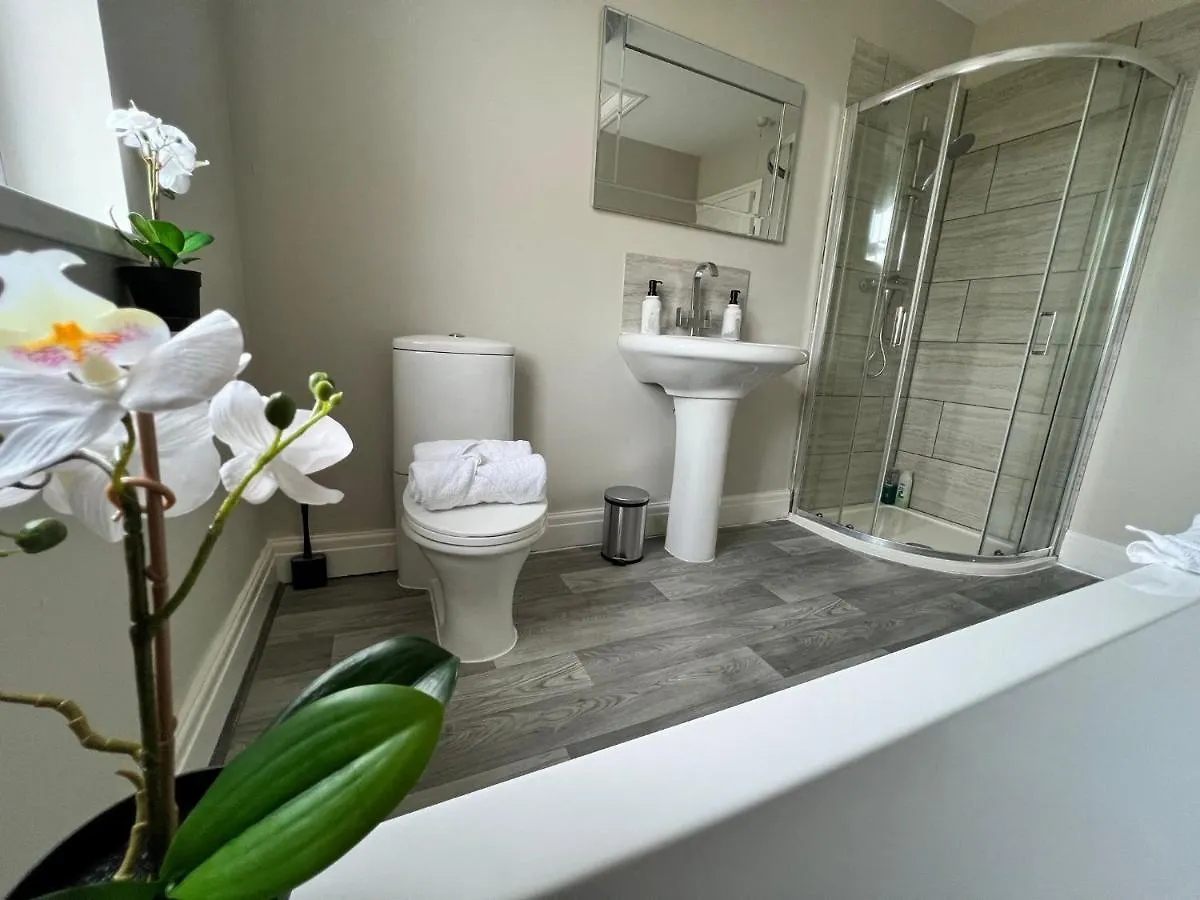 Kim Family Holiday Get-Away 4 Bedrooms 2 Baths Blackpool