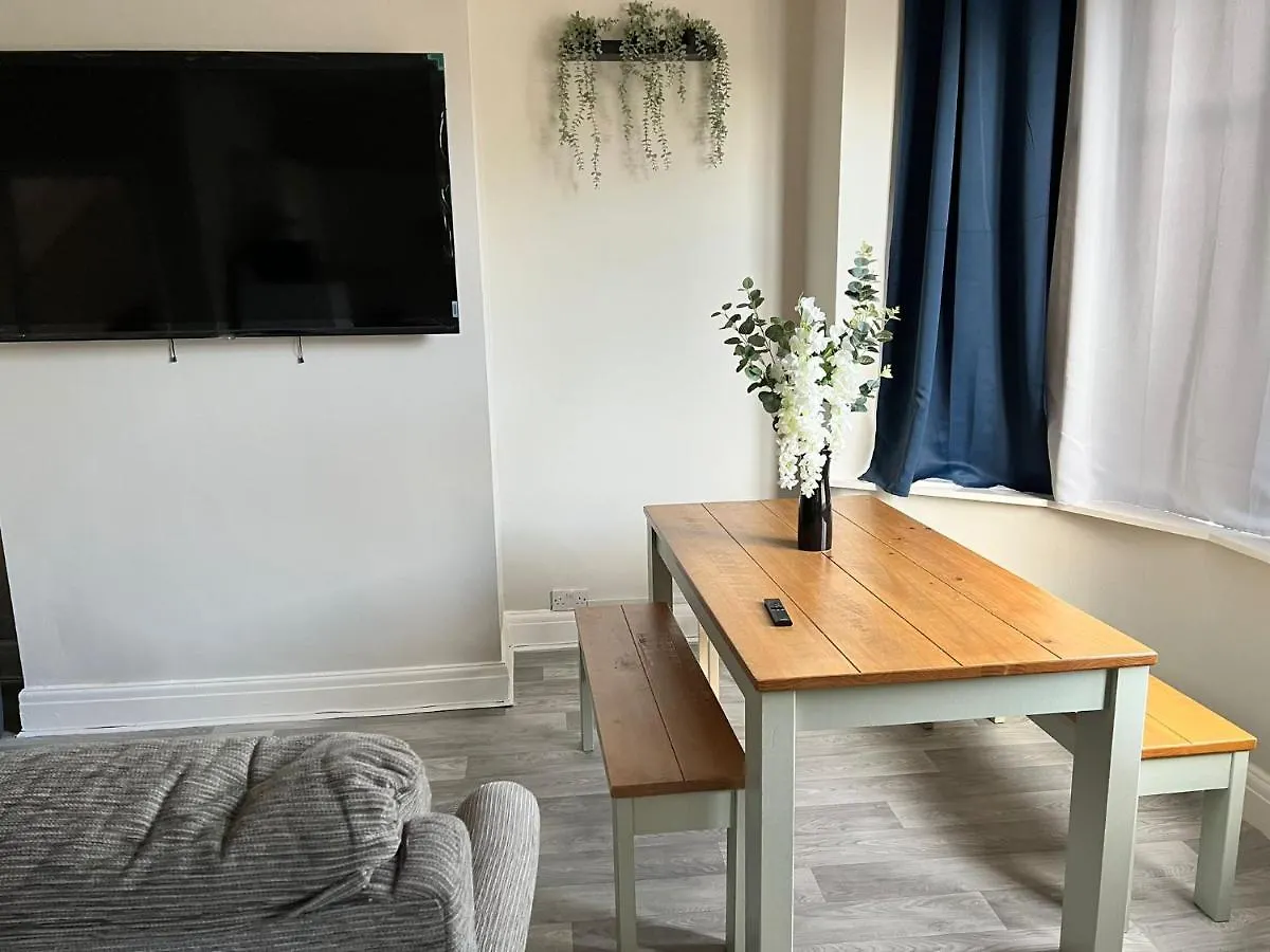 Kim Family Holiday Get-Away 4 Bedrooms 2 Baths Blackpool 0*,