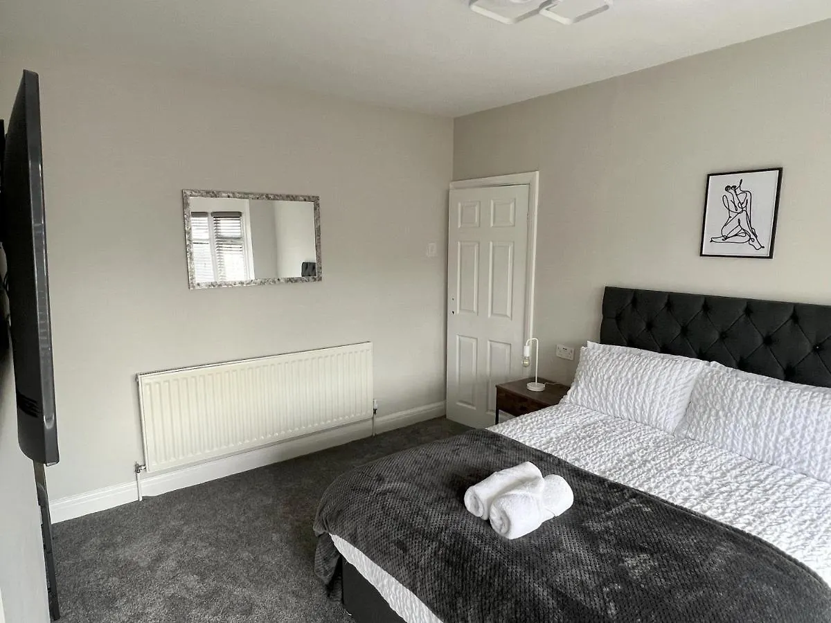 Kim Family Holiday Get-Away 4 Bedrooms 2 Baths Blackpool
