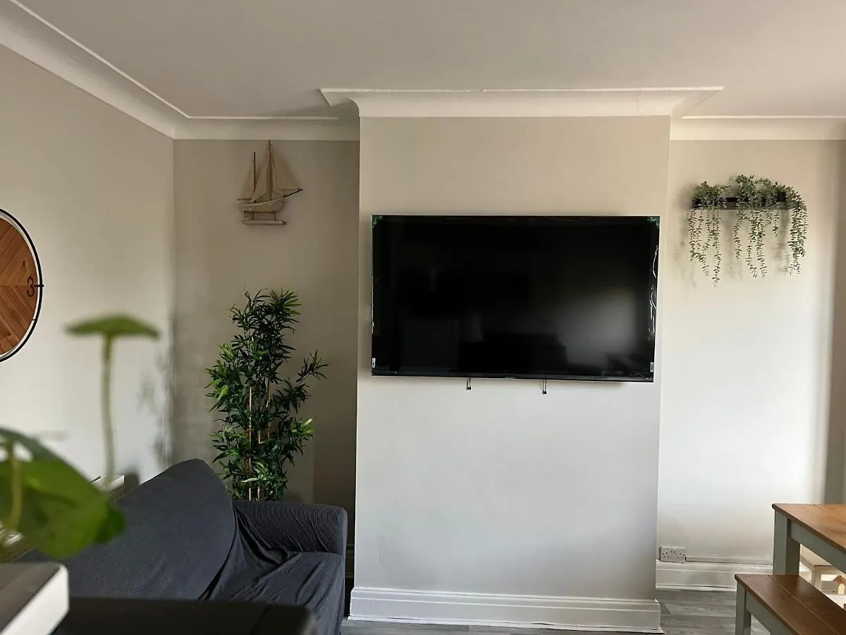 Dom wakacyjny Kim Family Holiday Get-Away 4 Bedrooms 2 Baths Blackpool