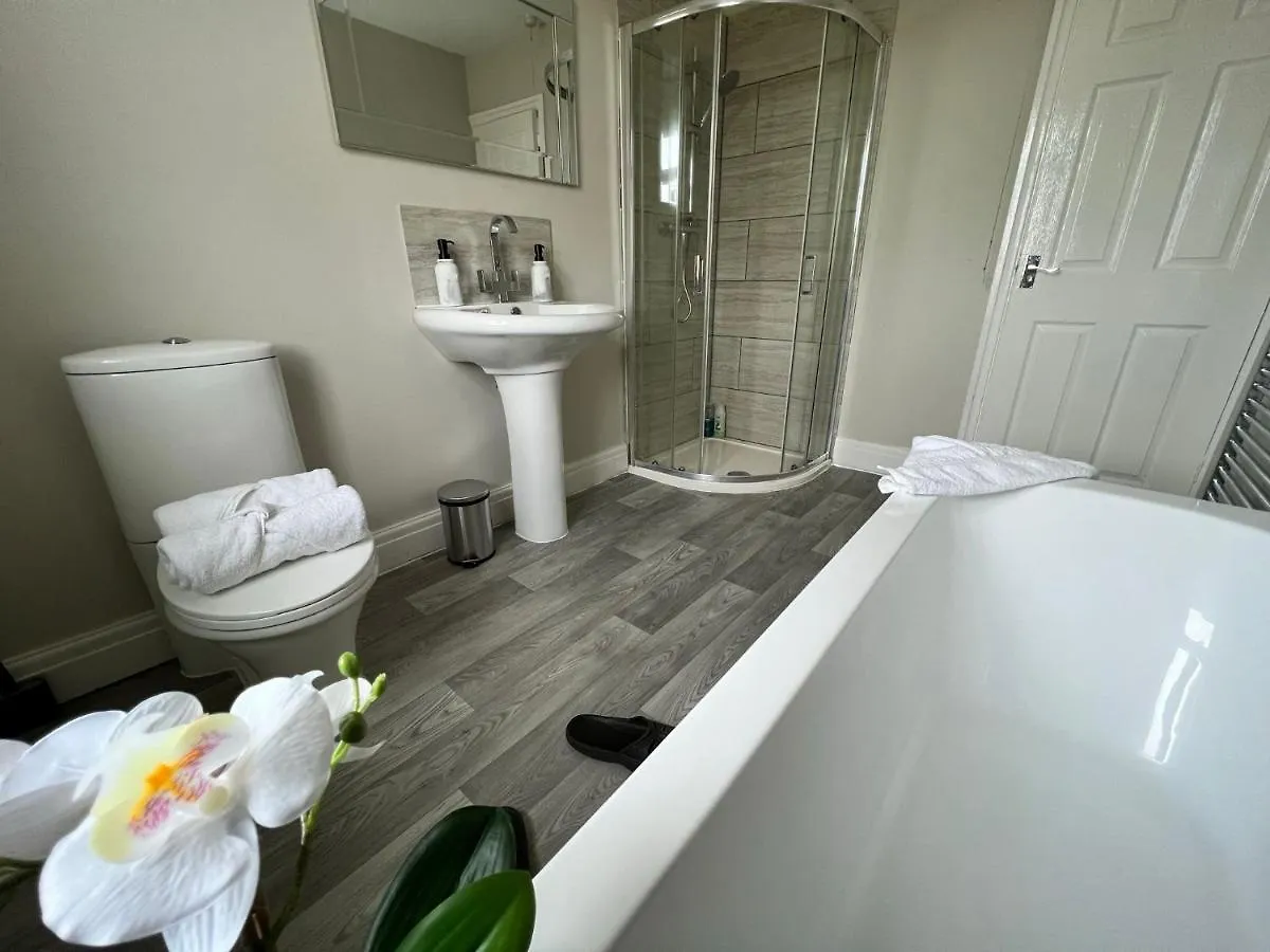 Kim Family Holiday Get-Away 4 Bedrooms 2 Baths Blackpool 0*,