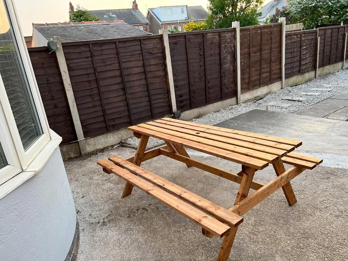 Kim Family Holiday Get-Away 4 Bedrooms 2 Baths Blackpool 0*,  Wielka Brytania