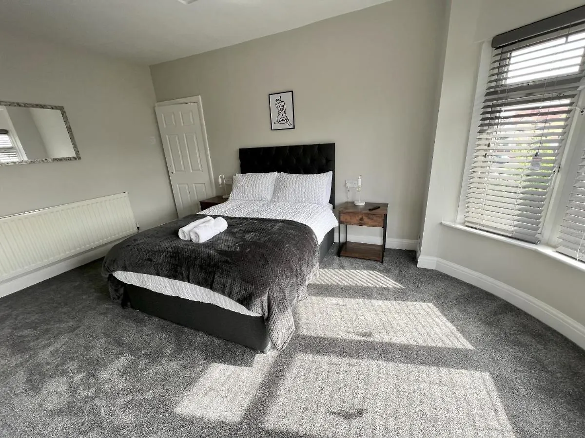 Kim Family Holiday Get-Away 4 Bedrooms 2 Baths Blackpool 0*,  Wielka Brytania