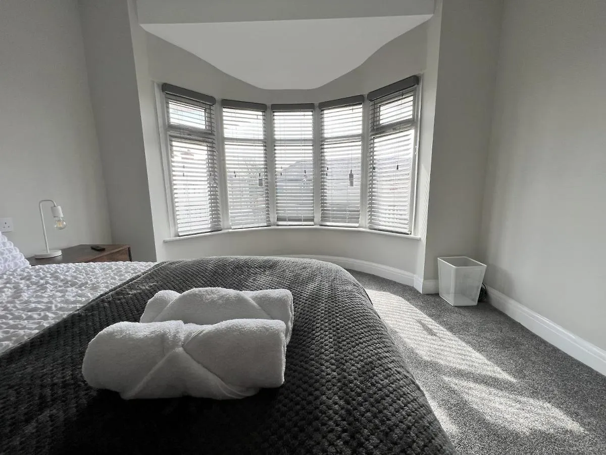 Dom wakacyjny Kim Family Holiday Get-Away 4 Bedrooms 2 Baths Blackpool