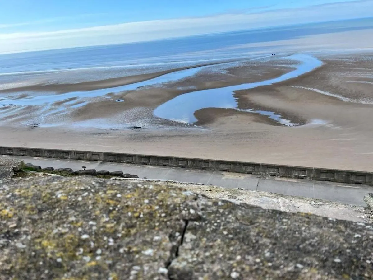 Kim Family Holiday Get-Away 4 Bedrooms 2 Baths Blackpool